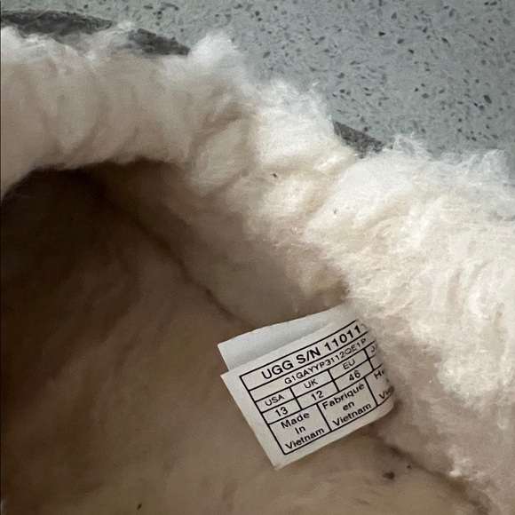 UGG Men's Ascot Suede Charcoal Suede Slippers with Plush Lining - Picture 5 of 5